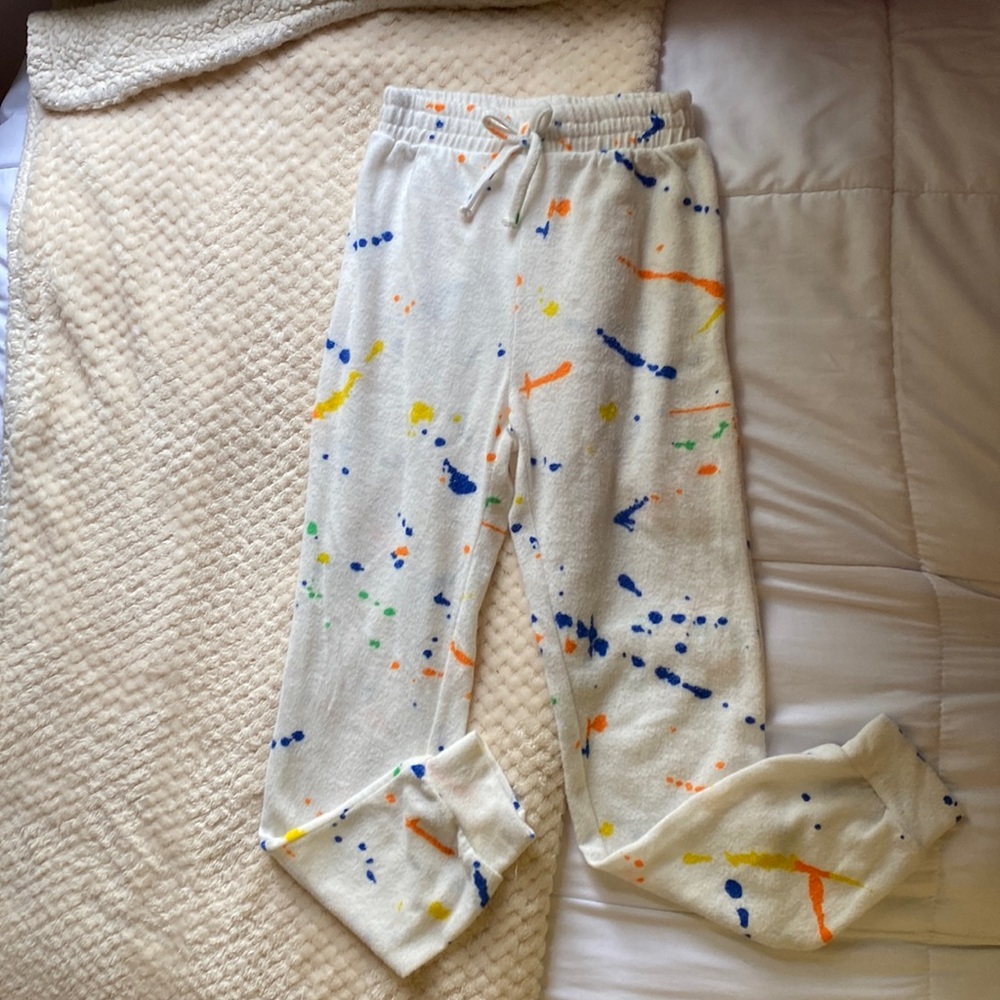 White splotched sweatpants!